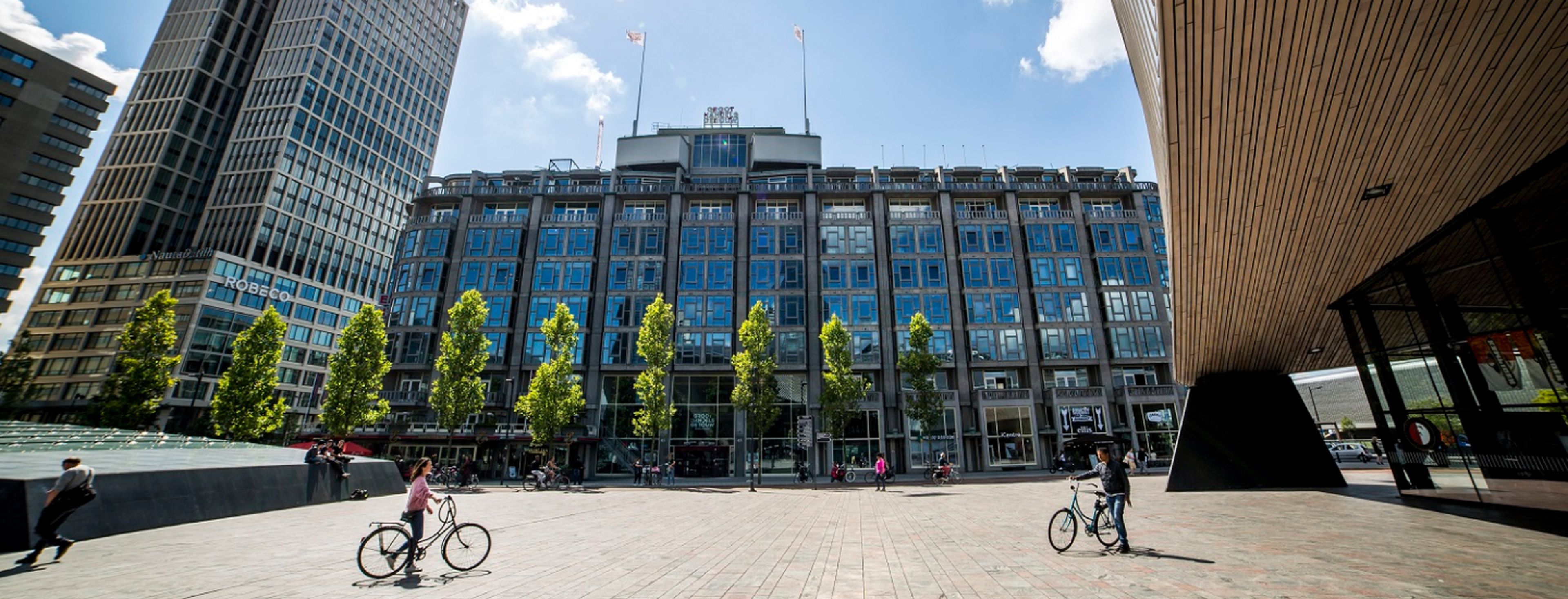 Rotterdam groot handelsgebouw en centraalstation
