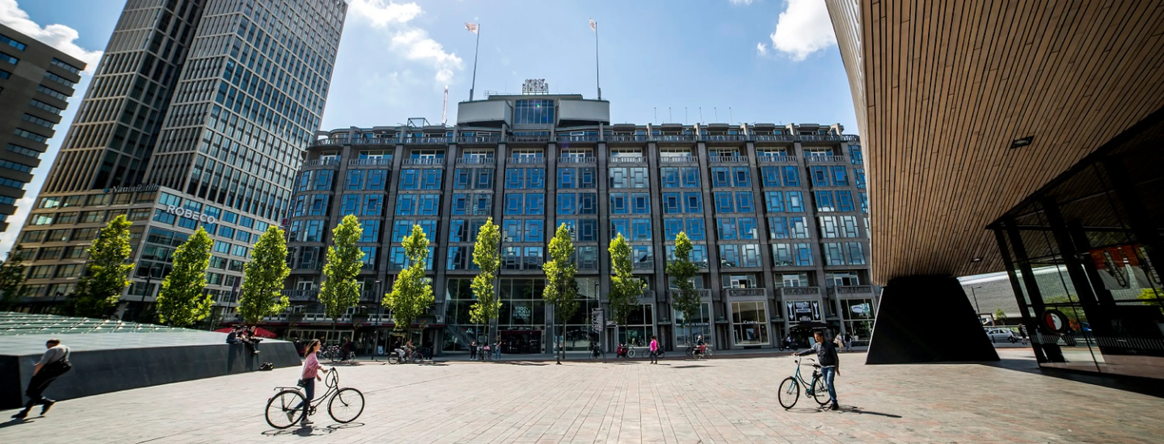 Rotterdam groot handelsgebouw en centraalstation 